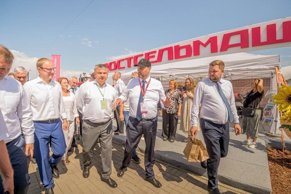 Официальную делегацию возглавил Губернатор Виктор Томенко 1.jpg