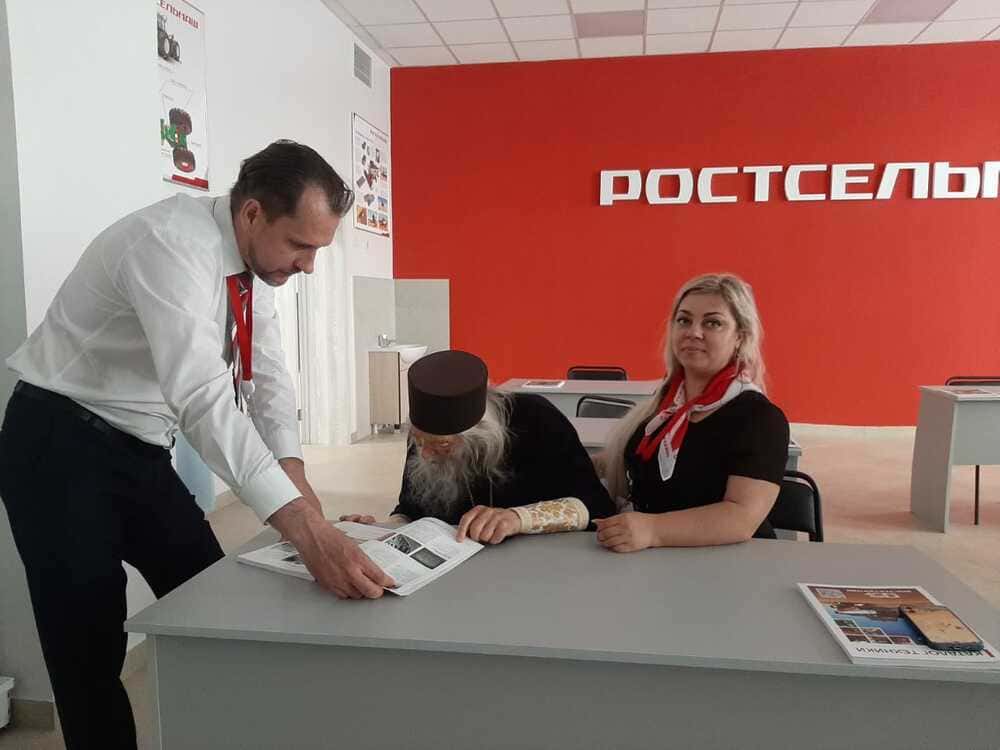 Схиархимандрит Илий, священнослужитель Русской православной церкви в аудитории Ростсельмаш