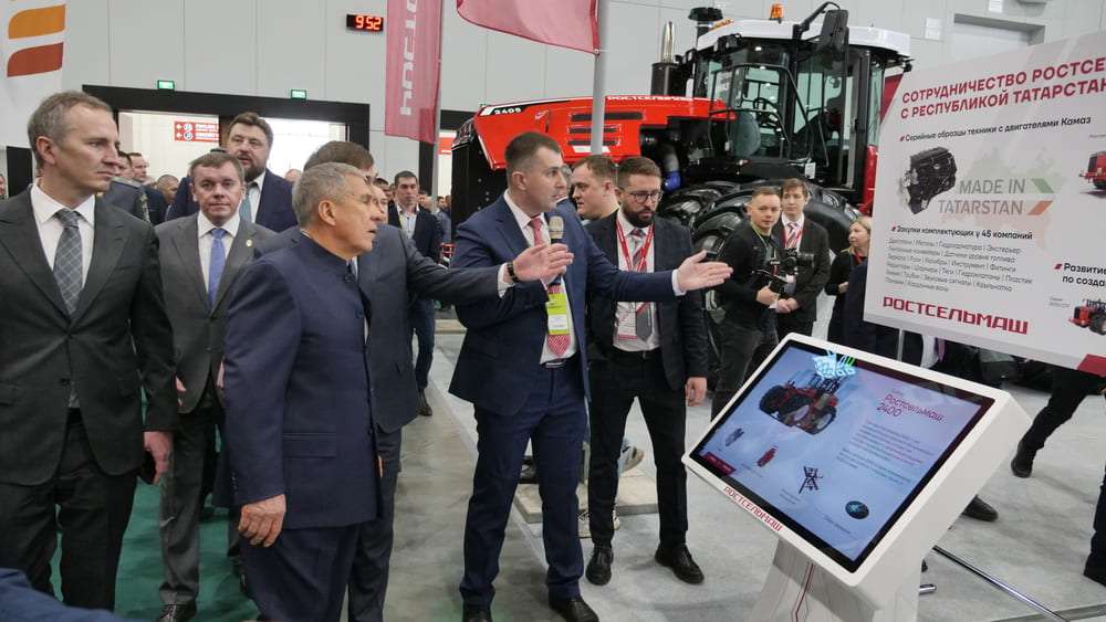Раис Татарстана на стенде Ростсельмаш Раис Татарстана на стенде Ростсельмаш