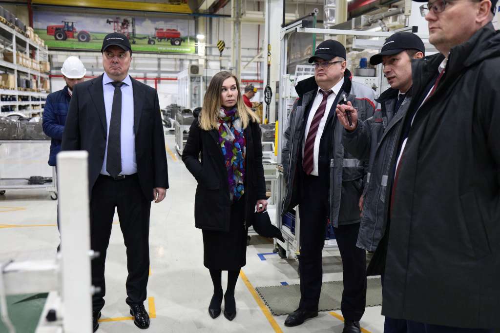 Гости посетили промышленную площадку нового тракторного завода в Ростове-на-Дону
