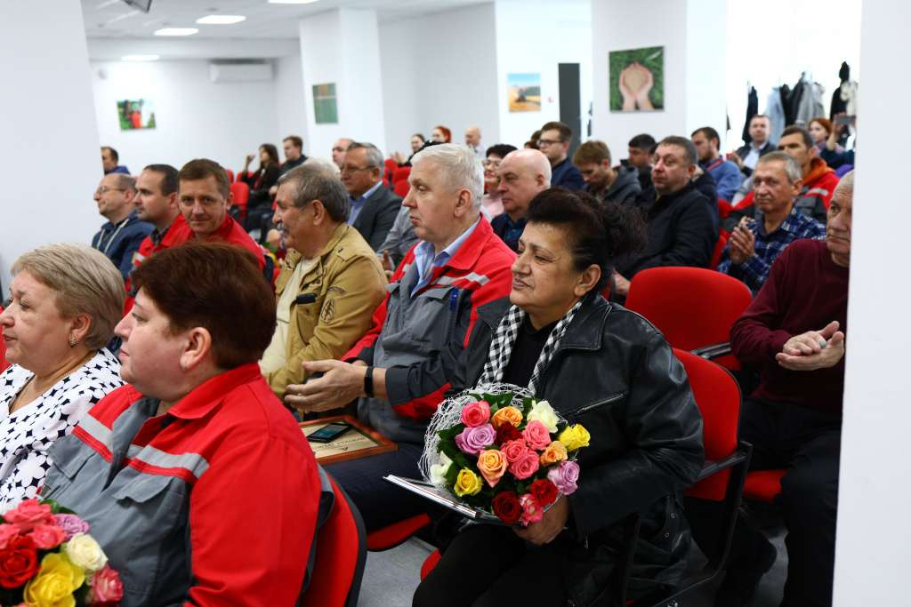 сотрудников компании поздравил заместитель Председателя Ростовской-на-Дону городской Думы Сергей Шереметьев