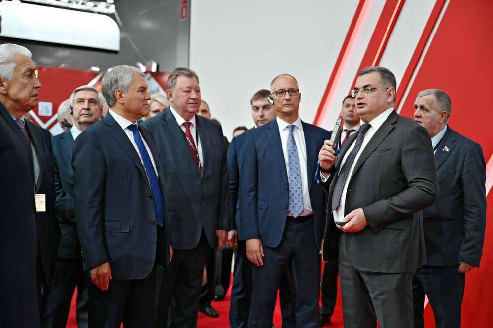 Встреча с депутатами ГД РФ на стенде Ростсельмаш Встреча с депутатами ГД РФ на стенде Ростсельмаш